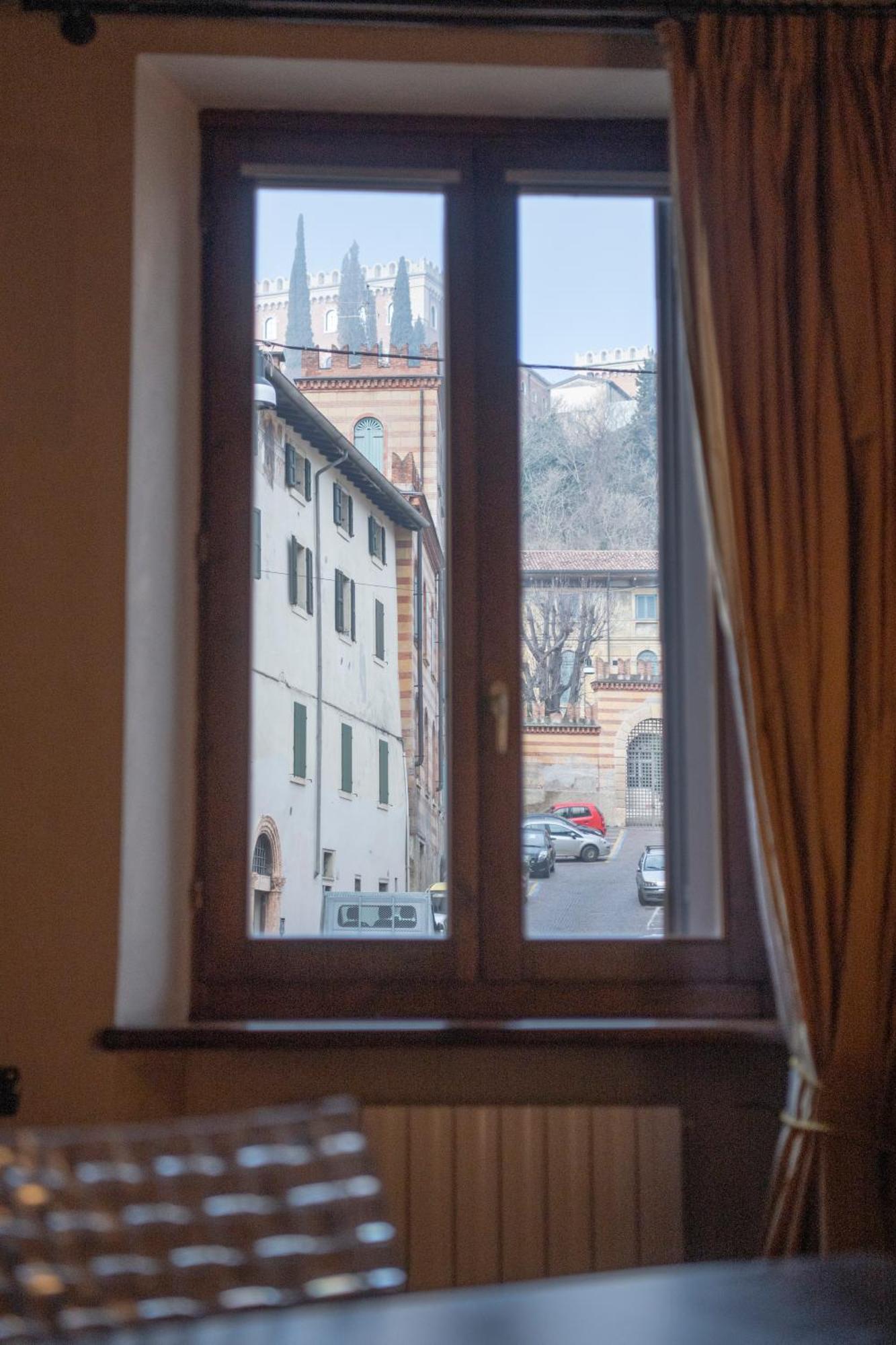 Ai Piedi Del Castello / 4Pl / Apt. Full Verona Dış mekan fotoğraf